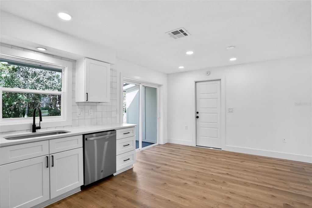 For Sale: $299,900 (3 beds, 2 baths, 1040 Square Feet)