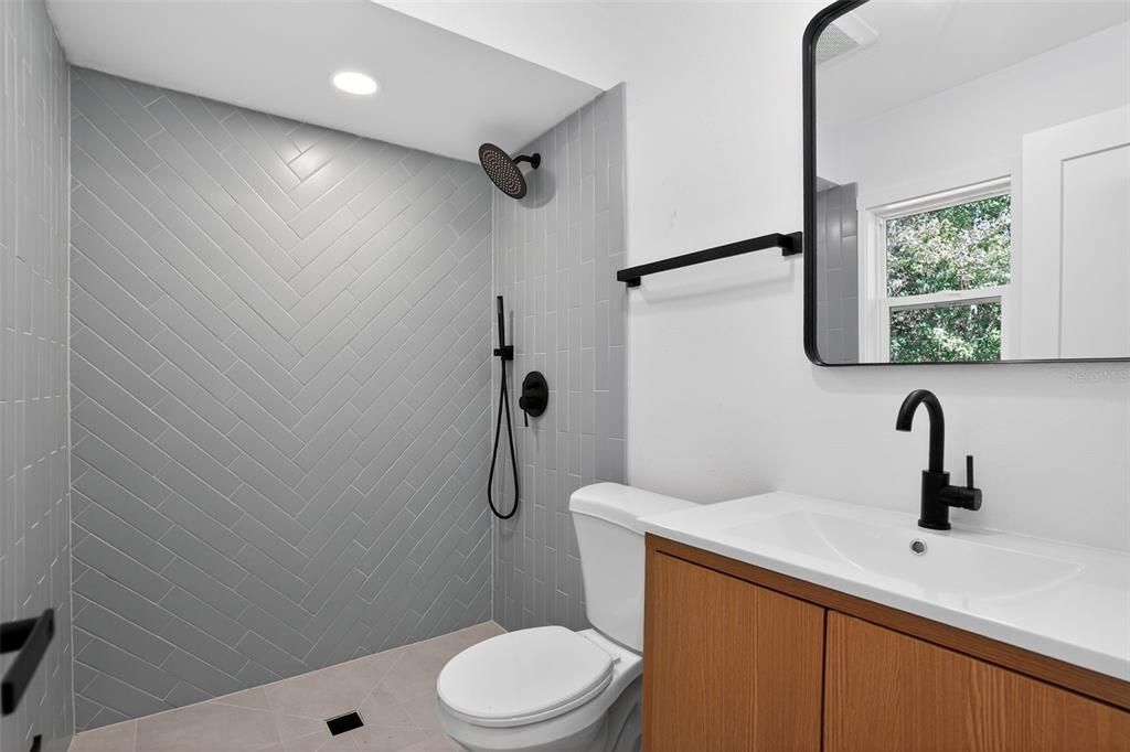 For Sale: $299,900 (3 beds, 2 baths, 1040 Square Feet)