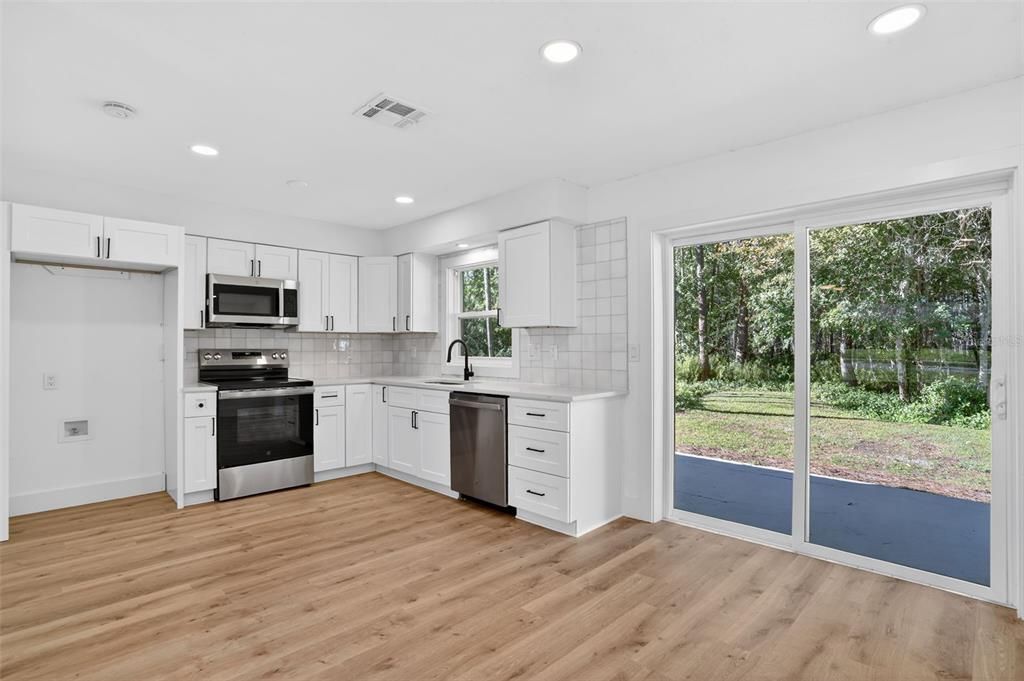 For Sale: $299,900 (3 beds, 2 baths, 1040 Square Feet)