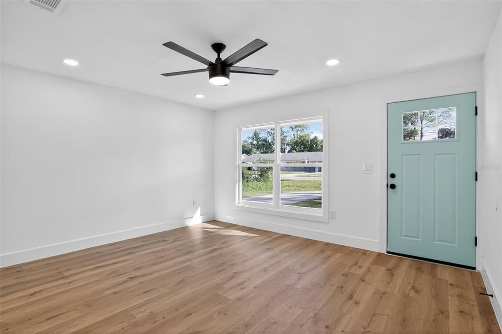 For Sale: $299,900 (3 beds, 2 baths, 1040 Square Feet)