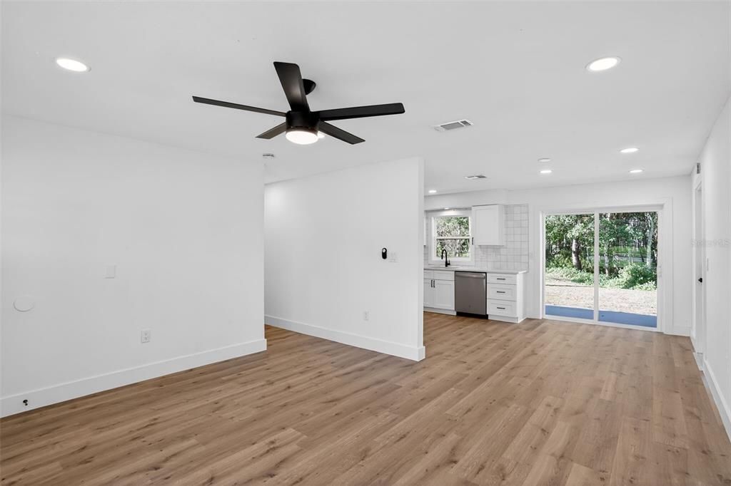 For Sale: $299,900 (3 beds, 2 baths, 1040 Square Feet)