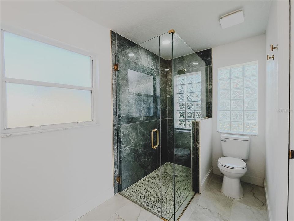 For Sale: $529,900 (3 beds, 2 baths, 1984 Square Feet)