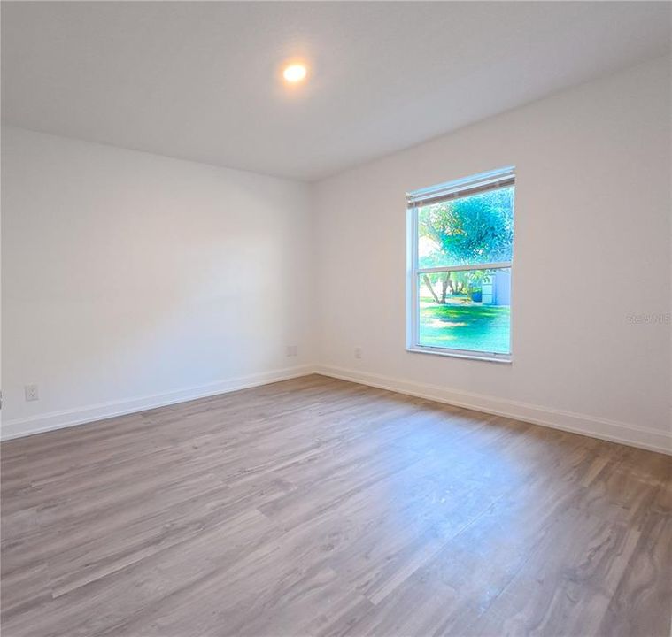 For Sale: $529,900 (3 beds, 2 baths, 1984 Square Feet)