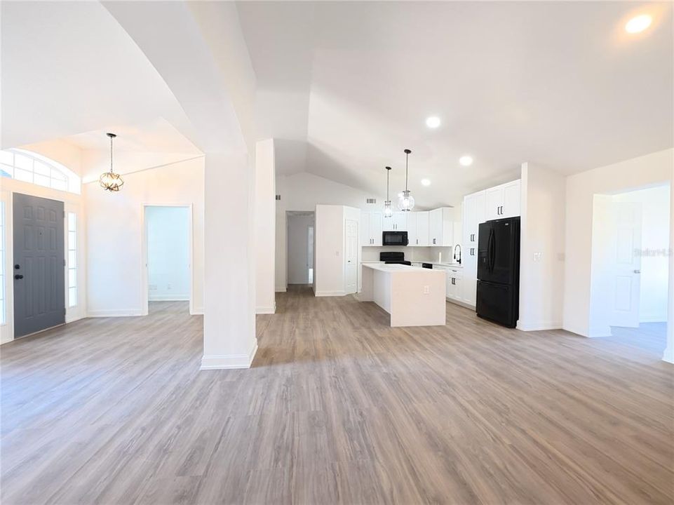 For Sale: $529,900 (3 beds, 2 baths, 1984 Square Feet)