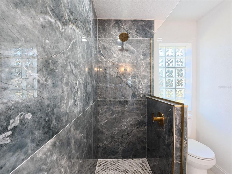 For Sale: $529,900 (3 beds, 2 baths, 1984 Square Feet)