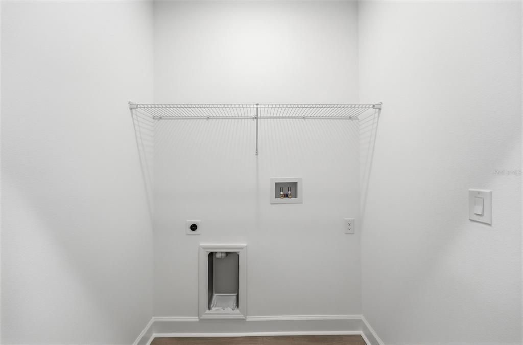 For Sale: $335,900 (3 beds, 2 baths, 1389 Square Feet)