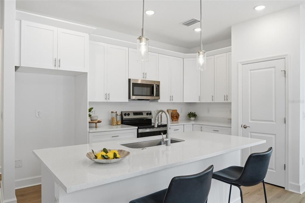 For Sale: $335,900 (3 beds, 2 baths, 1389 Square Feet)