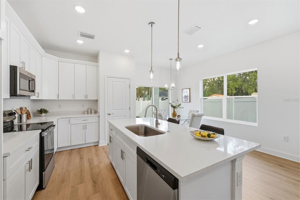 For Sale: $335,900 (3 beds, 2 baths, 1389 Square Feet)