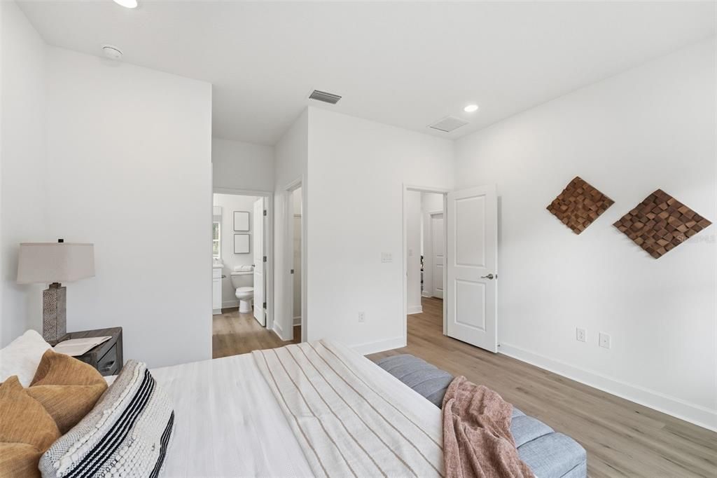 For Sale: $335,900 (3 beds, 2 baths, 1389 Square Feet)