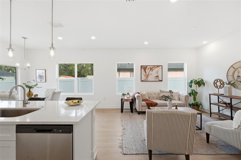 For Sale: $335,900 (3 beds, 2 baths, 1389 Square Feet)