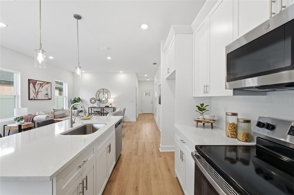 For Sale: $335,900 (3 beds, 2 baths, 1389 Square Feet)