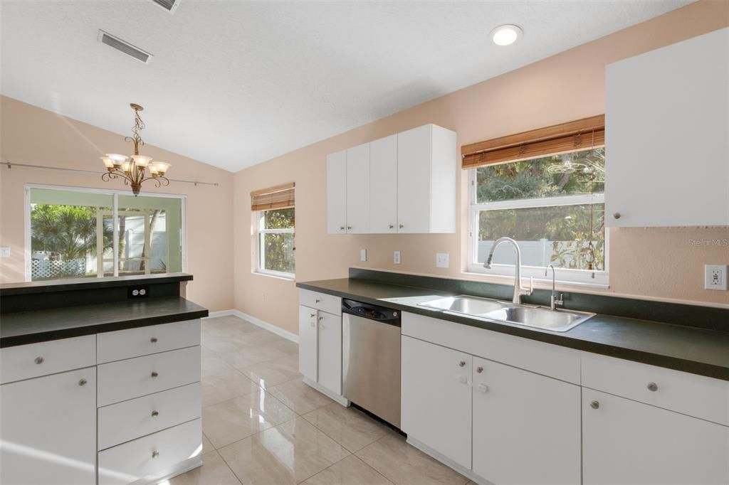 En Venta: $535,000 (3 camas, 2 baños, 1423 Pies cuadrados)