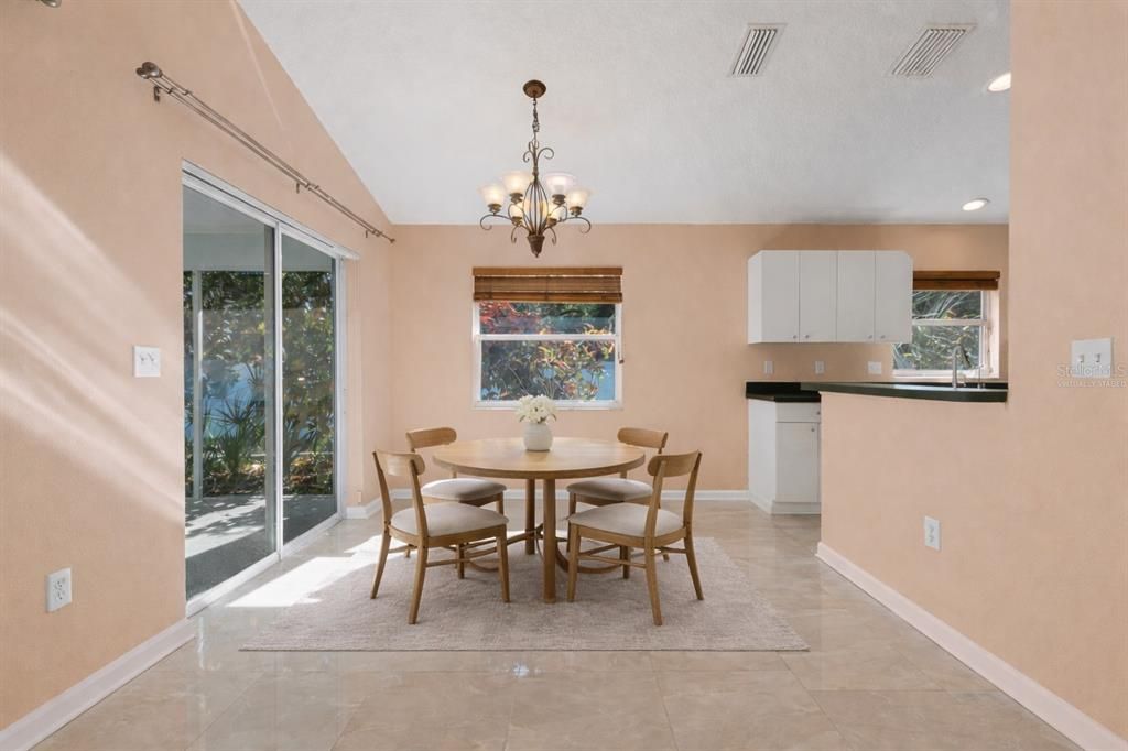 En Venta: $535,000 (3 camas, 2 baños, 1423 Pies cuadrados)