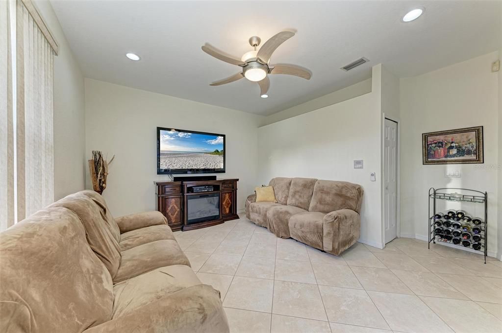 For Sale: $399,900 (3 beds, 2 baths, 2134 Square Feet)