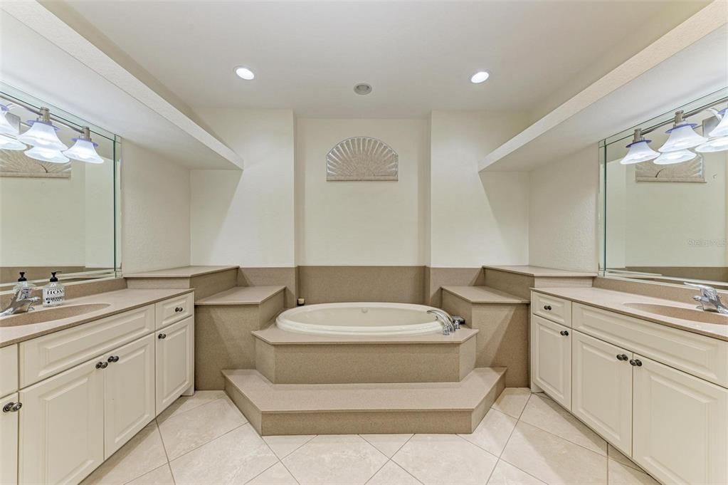 For Sale: $399,900 (3 beds, 2 baths, 2134 Square Feet)