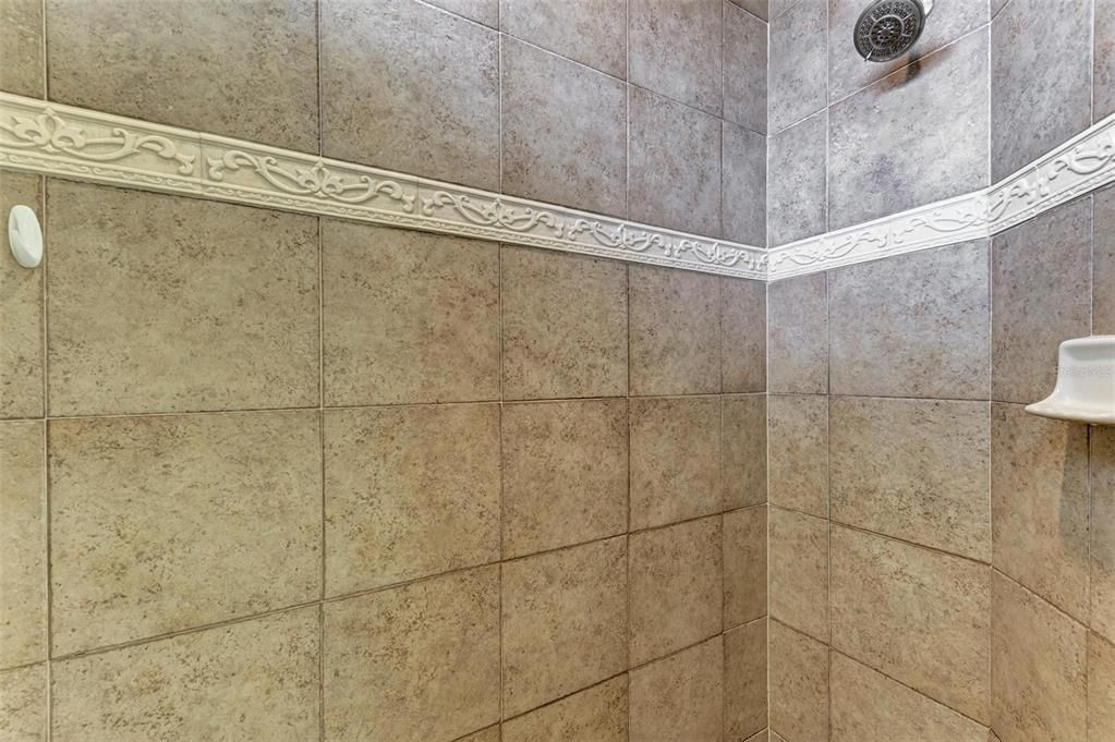 For Sale: $399,900 (3 beds, 2 baths, 2134 Square Feet)