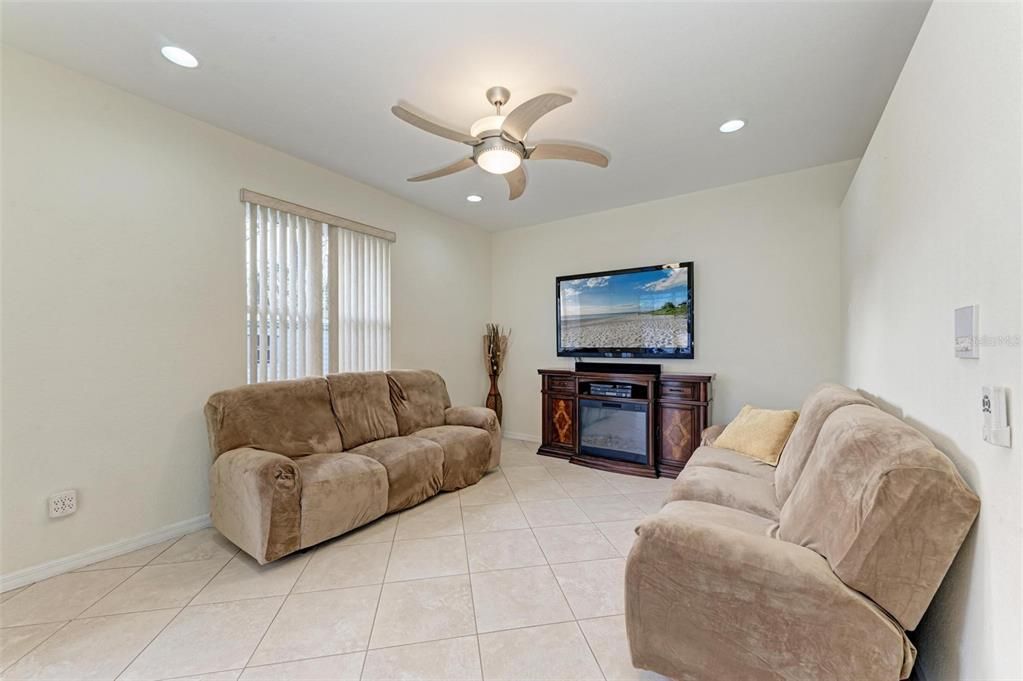 For Sale: $399,900 (3 beds, 2 baths, 2134 Square Feet)