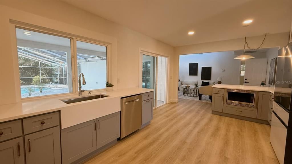 En Venta: $589,000 (4 camas, 2 baños, 2227 Pies cuadrados)