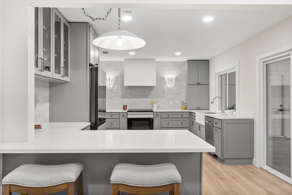 En Venta: $589,000 (4 camas, 2 baños, 2227 Pies cuadrados)