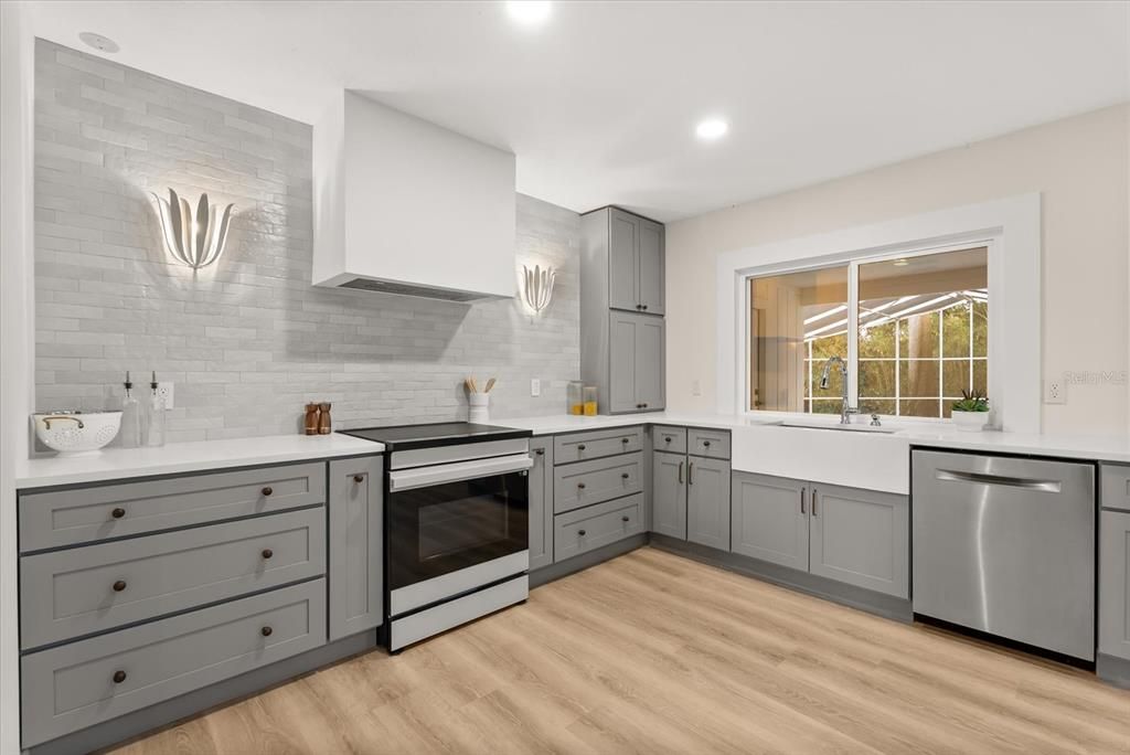 En Venta: $589,000 (4 camas, 2 baños, 2227 Pies cuadrados)