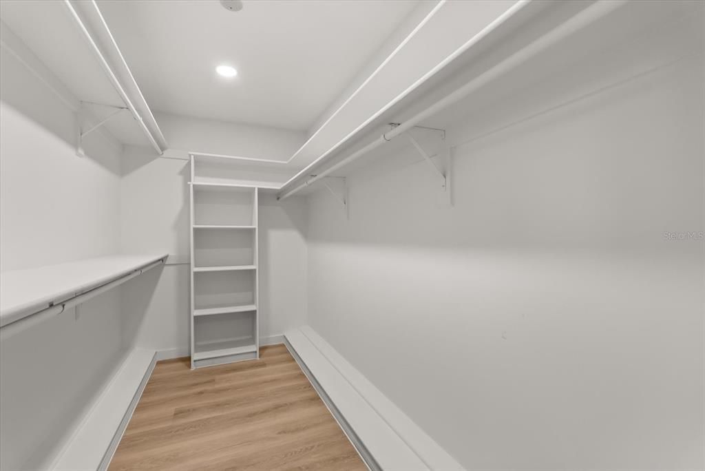 En Venta: $589,000 (4 camas, 2 baños, 2227 Pies cuadrados)