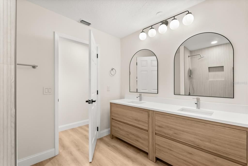 En Venta: $589,000 (4 camas, 2 baños, 2227 Pies cuadrados)