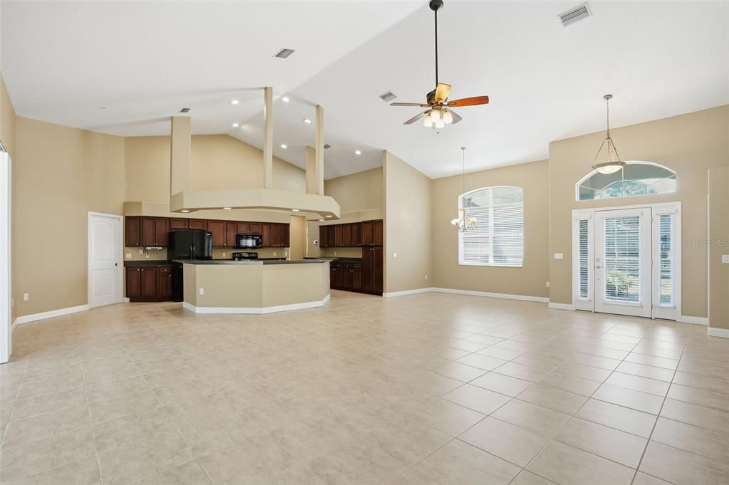 En Venta: $450,000 (3 camas, 2 baños, 2263 Pies cuadrados)