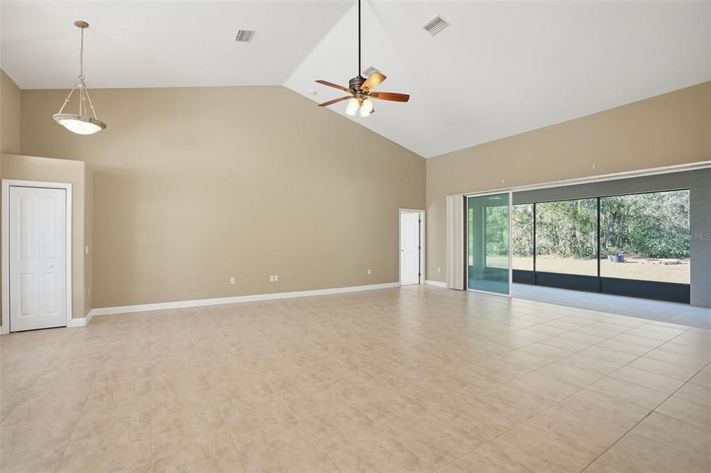 En Venta: $450,000 (3 camas, 2 baños, 2263 Pies cuadrados)