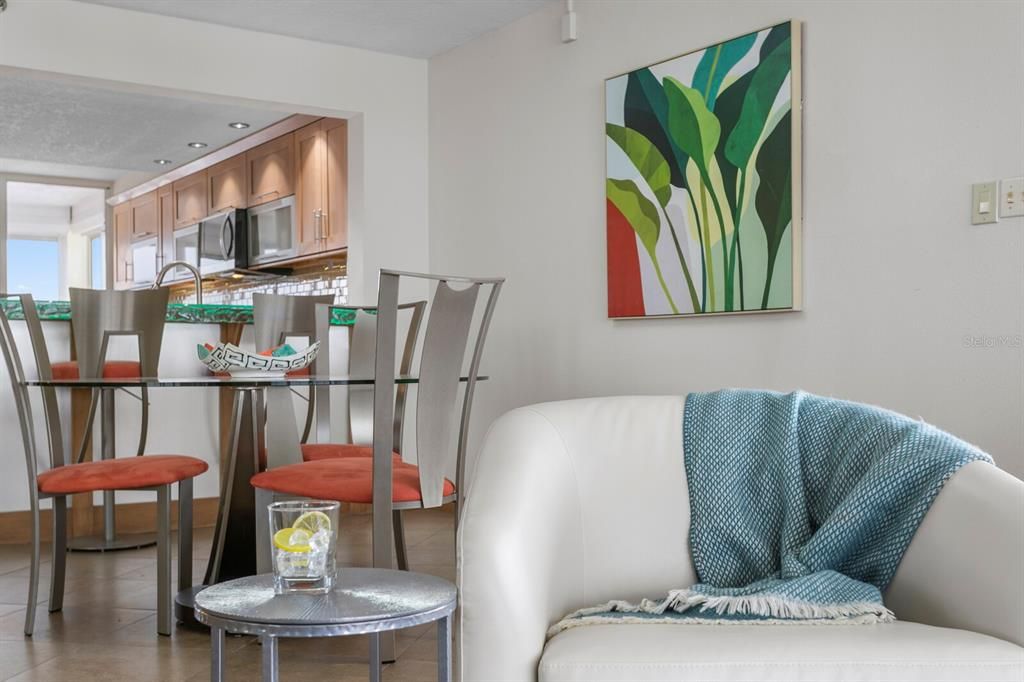 待售: $775,000 (2 贝兹, 2 浴室, 1165 平方英尺)