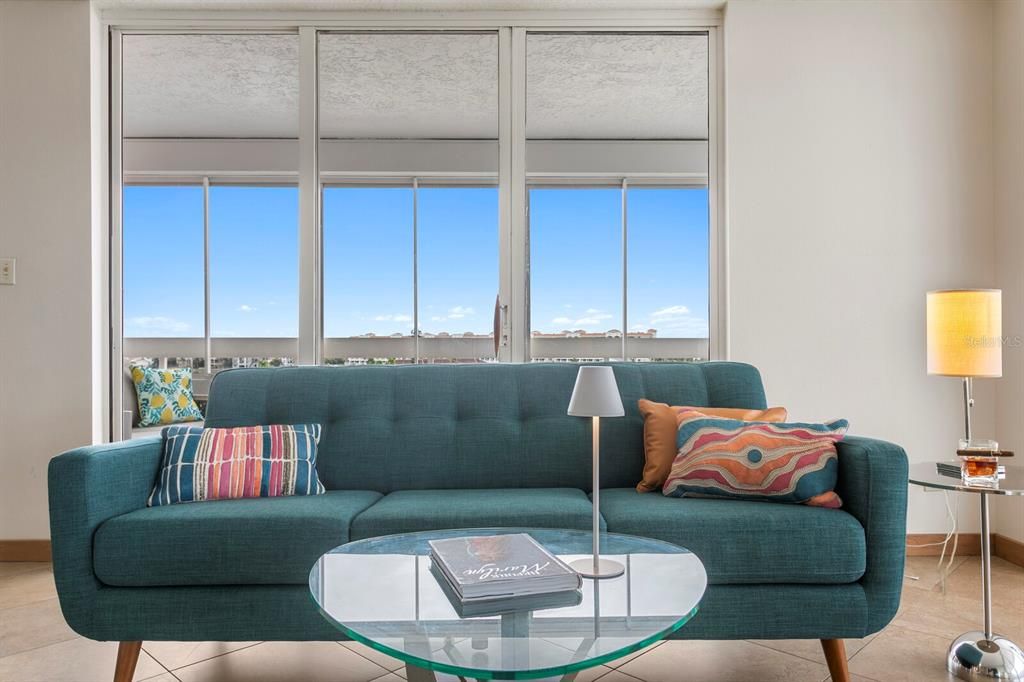 待售: $775,000 (2 贝兹, 2 浴室, 1165 平方英尺)