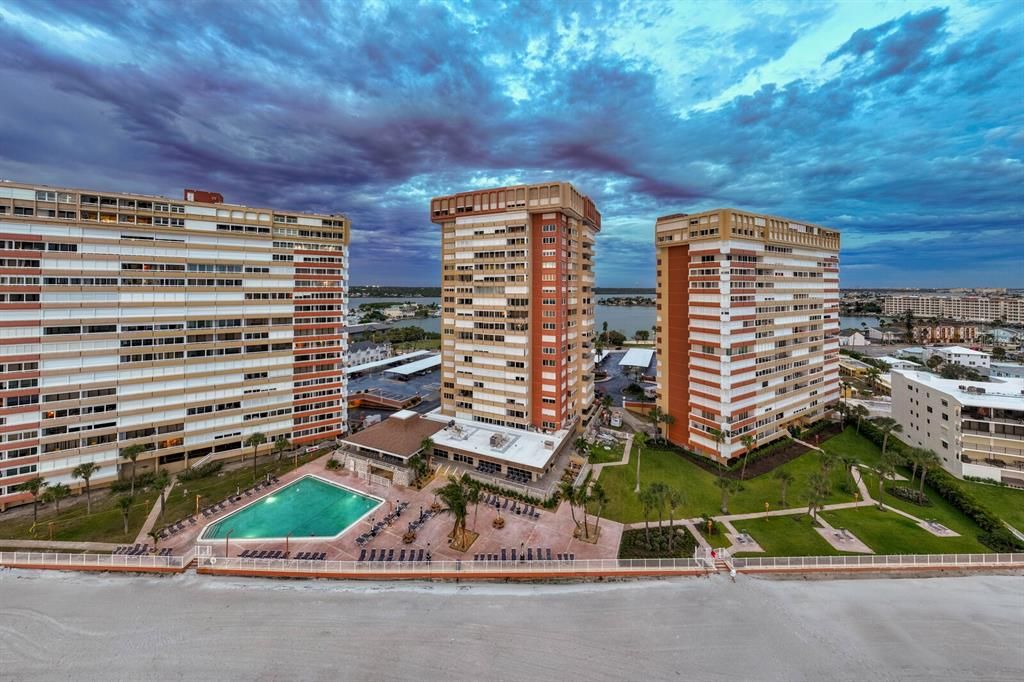 待售: $775,000 (2 贝兹, 2 浴室, 1165 平方英尺)