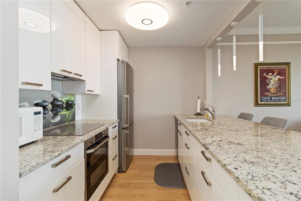 For Sale: $599,000 (1 beds, 1 baths, 695 Square Feet)