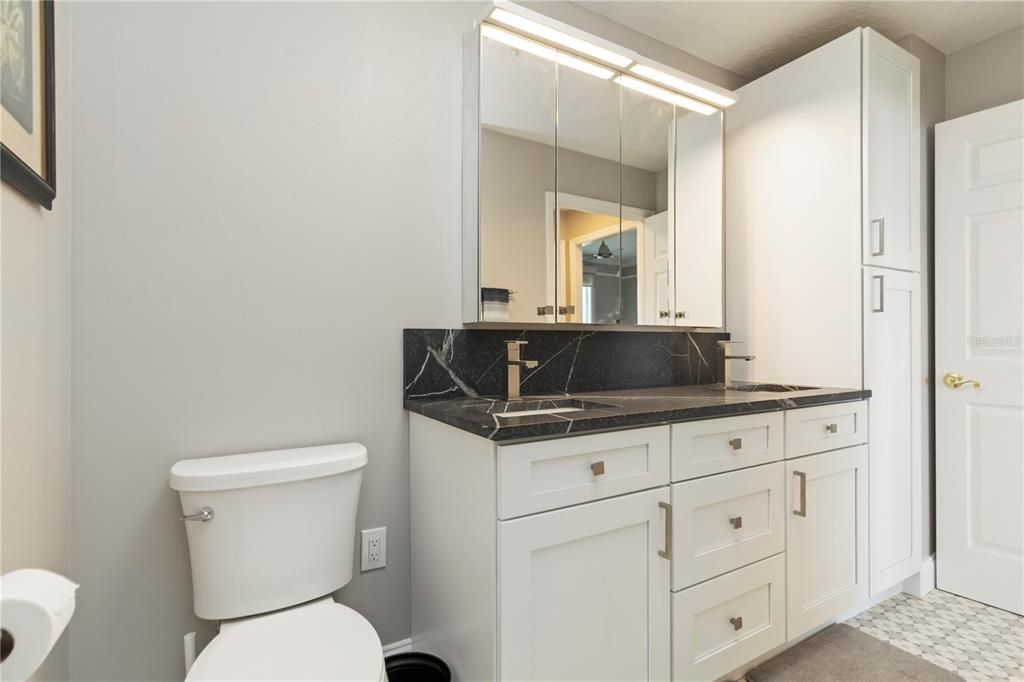 For Sale: $599,000 (1 beds, 1 baths, 695 Square Feet)
