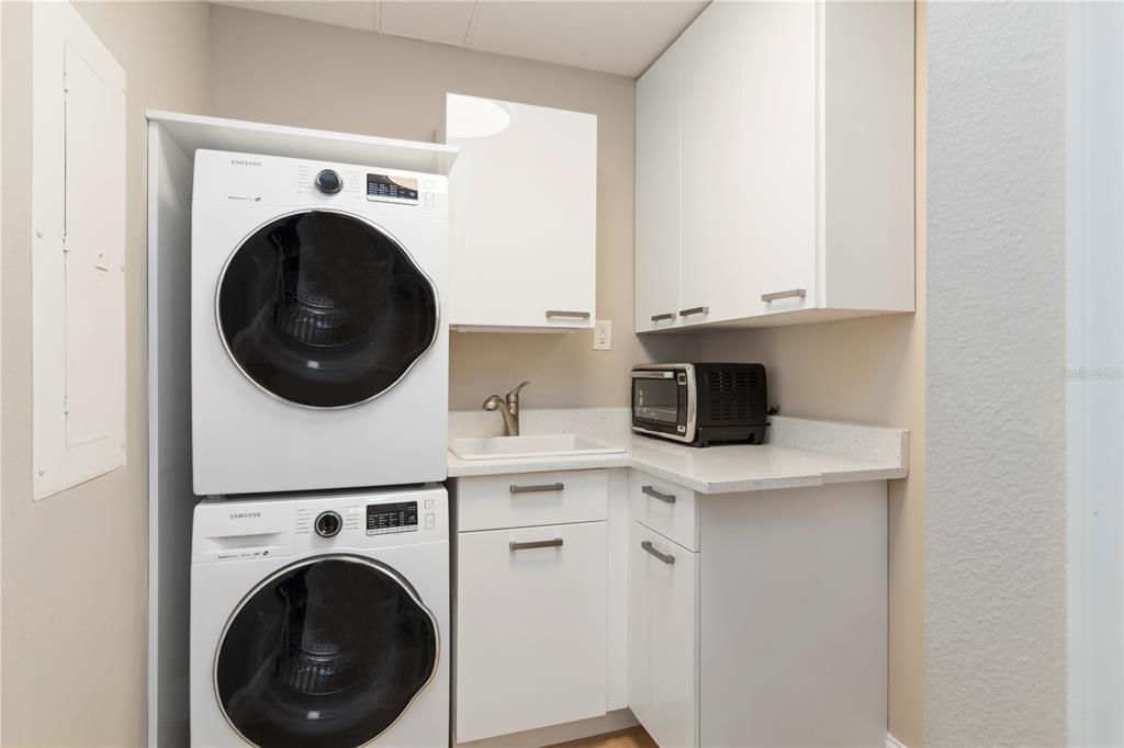 For Sale: $599,000 (1 beds, 1 baths, 695 Square Feet)