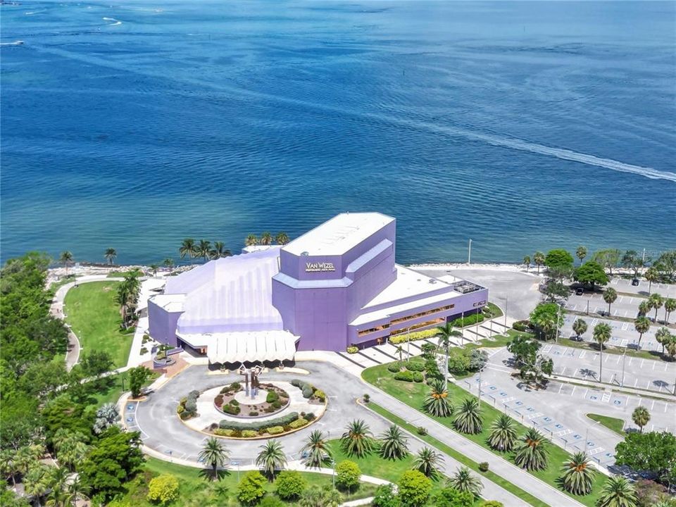 For Sale: $599,000 (1 beds, 1 baths, 695 Square Feet)