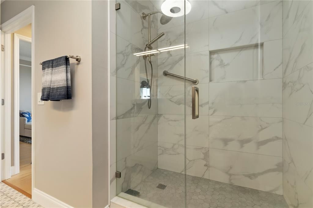 For Sale: $599,000 (1 beds, 1 baths, 695 Square Feet)