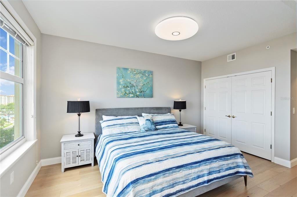 For Sale: $599,000 (1 beds, 1 baths, 695 Square Feet)