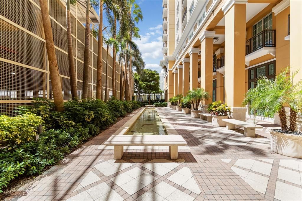 For Sale: $599,000 (1 beds, 1 baths, 695 Square Feet)