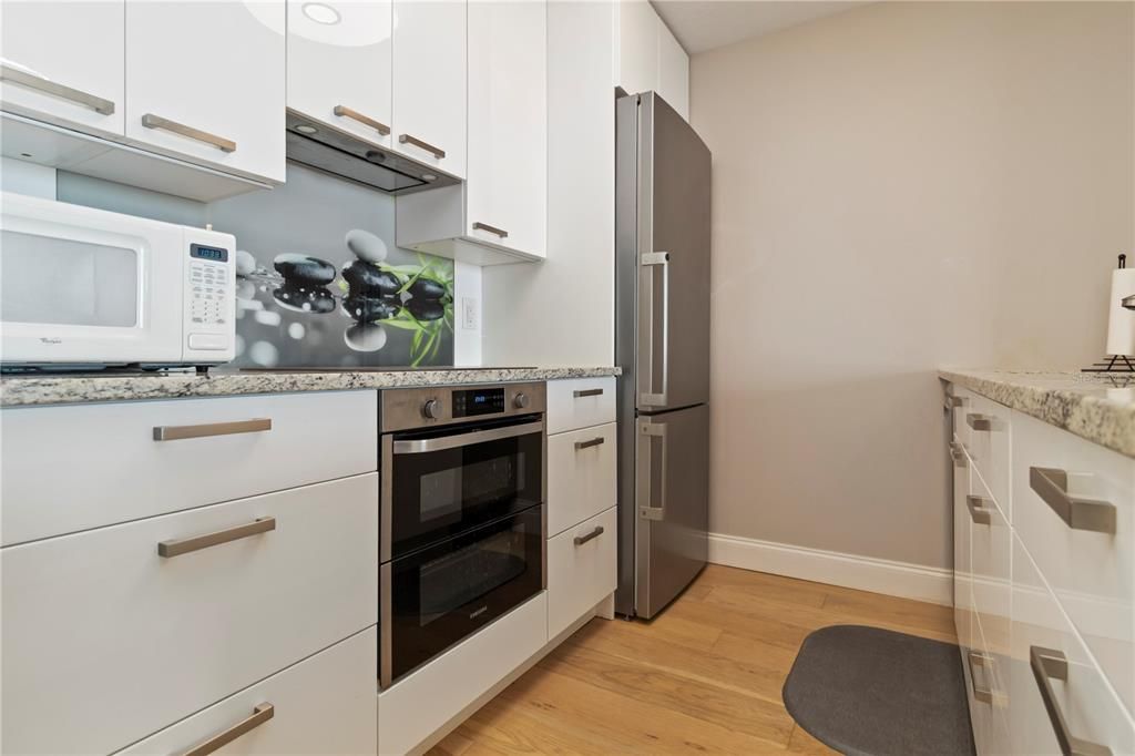 For Sale: $599,000 (1 beds, 1 baths, 695 Square Feet)