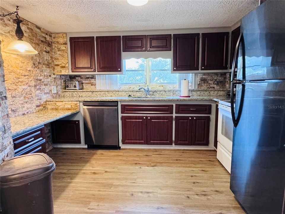 На продажу: $115,000 (2 спален, 2 ванн, 876 Квадратных фут)