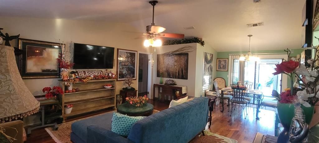 For Sale: $329,000 (2 beds, 2 baths, 1176 Square Feet)