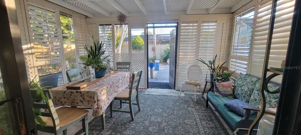 For Sale: $329,000 (2 beds, 2 baths, 1176 Square Feet)