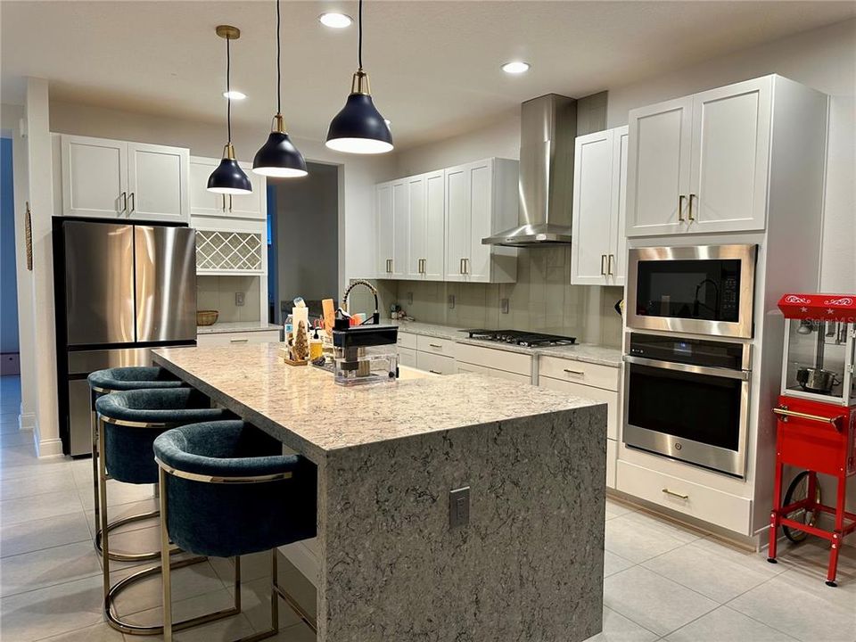 For Rent: $4,800 (5 beds, 4 baths, 3611 Square Feet)