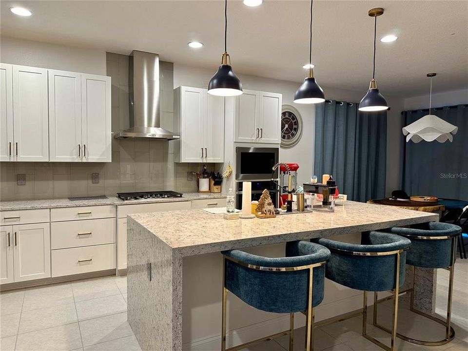 For Rent: $4,800 (5 beds, 4 baths, 3611 Square Feet)