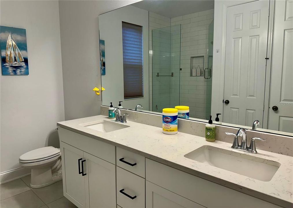 For Rent: $4,800 (5 beds, 4 baths, 3611 Square Feet)