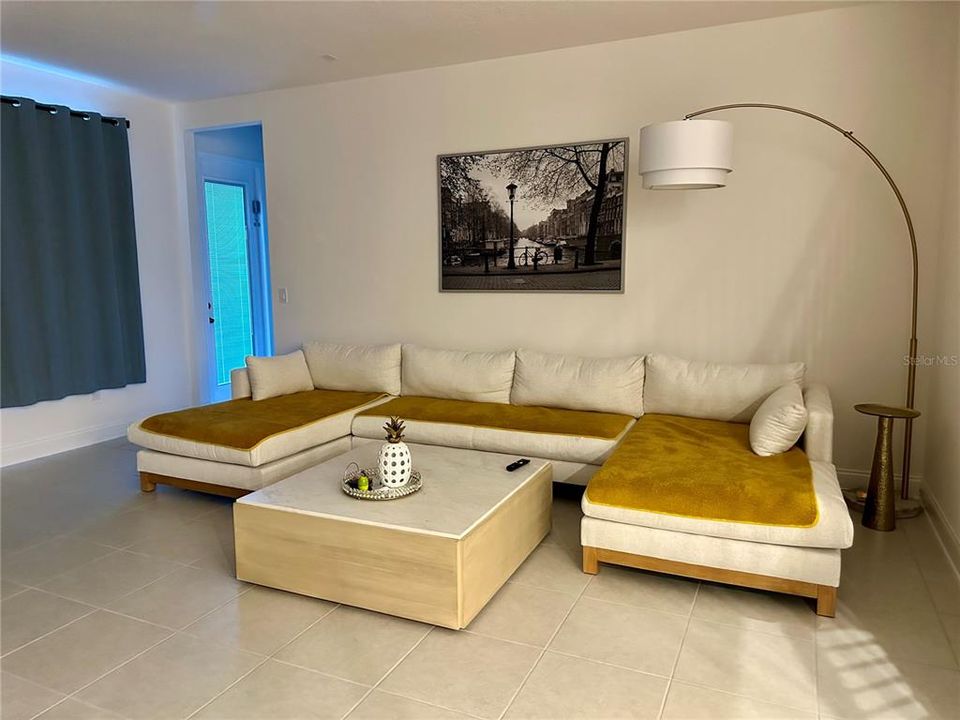 For Rent: $4,800 (5 beds, 4 baths, 3611 Square Feet)