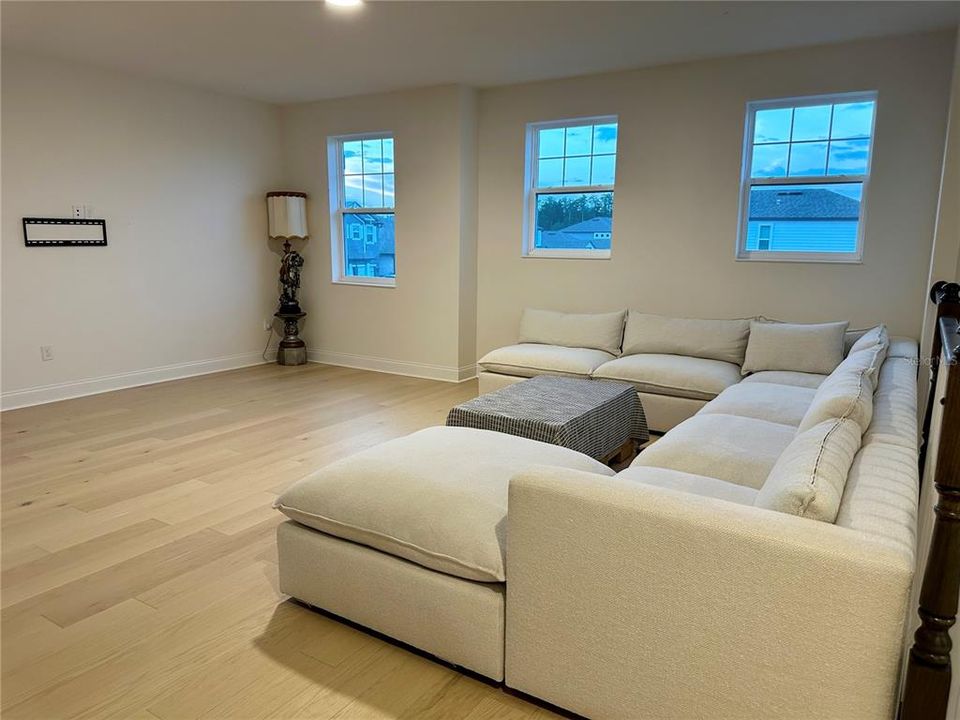 For Rent: $4,800 (5 beds, 4 baths, 3611 Square Feet)