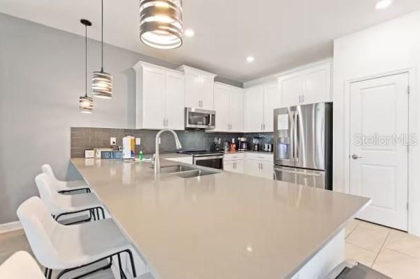 待售: $709,000 (7 贝兹, 5 浴室, 4018 平方英尺)