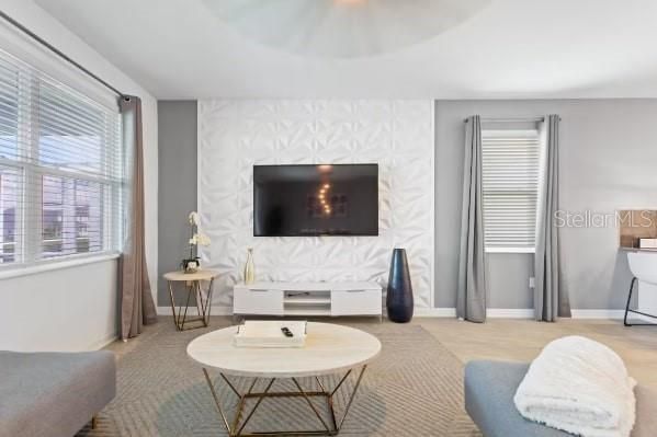 待售: $709,000 (7 贝兹, 5 浴室, 4018 平方英尺)