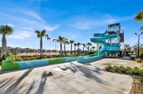 待售: $709,000 (7 贝兹, 5 浴室, 4018 平方英尺)